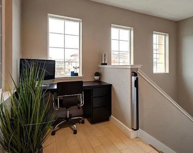 Foto del edificio - EPIC REA - Modern-Style 3 BR/3BA townhouse...