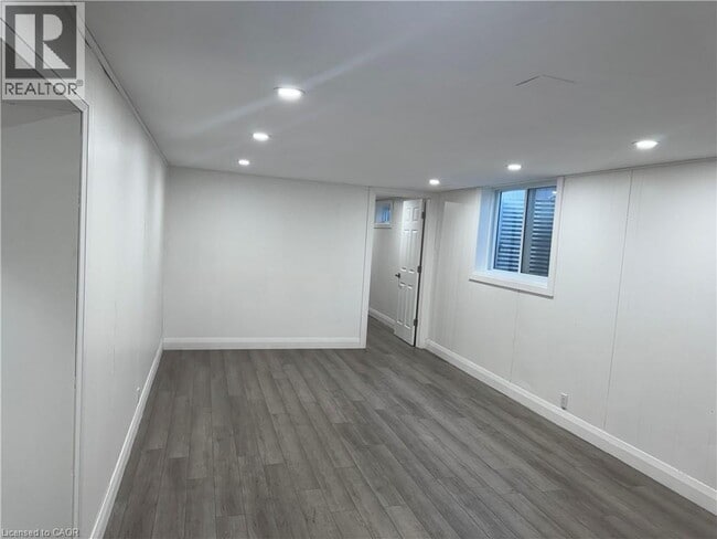 Building Photo - 18 Cyprus Dr