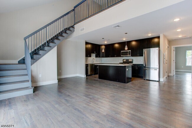 Building Photo - 59 Willet St