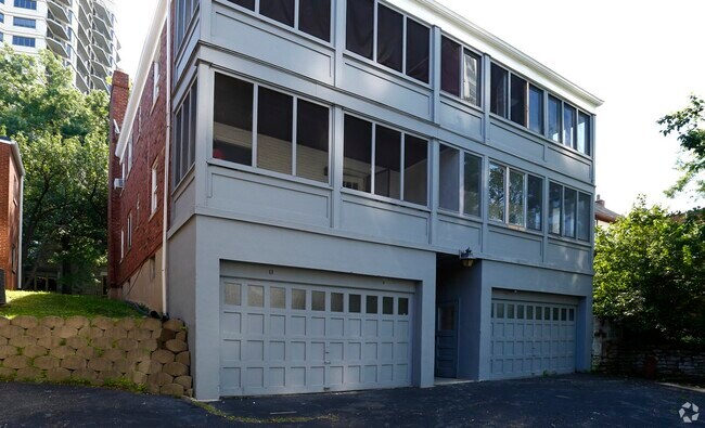 Foto del edificio - 2023 Edgecliff Pt