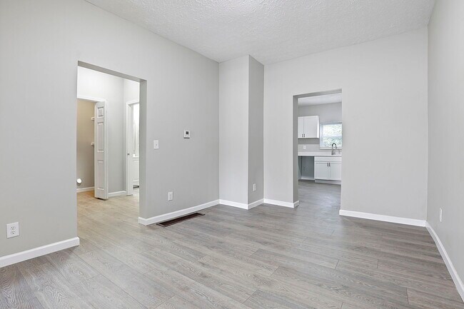 Building Photo - 461 N Monroe Ave