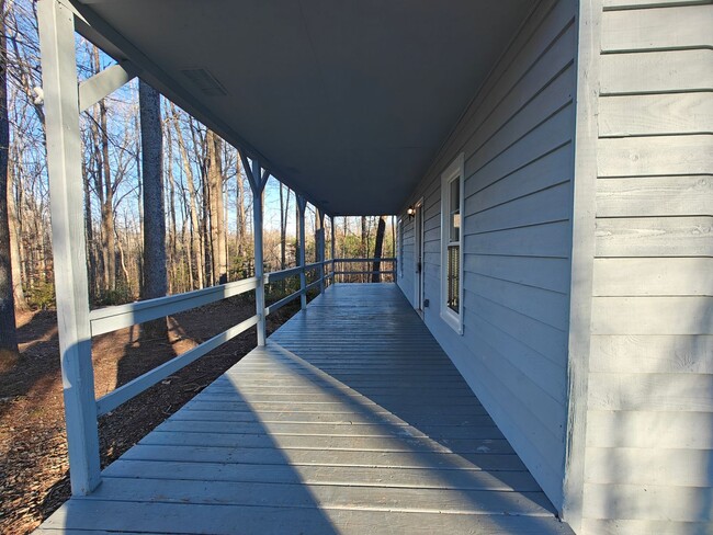 Foto del edificio - 4 bedroom home in Powhatan