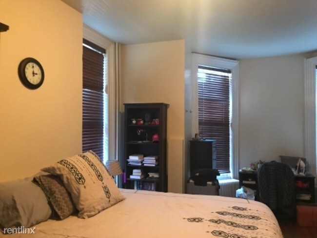 Building Photo - 496 Madison Ave