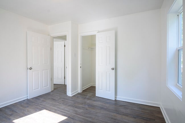 Building Photo - 1701 N Linwood Ave
