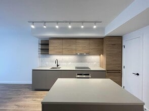 Building Photo - 10448 University Dr