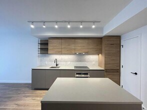 Building Photo - 10448 University Dr