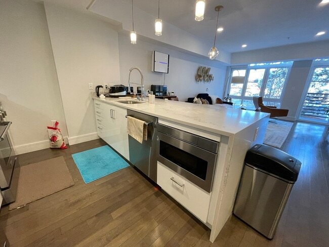 Foto del edificio - 262 Monsignor O'Brien Hwy