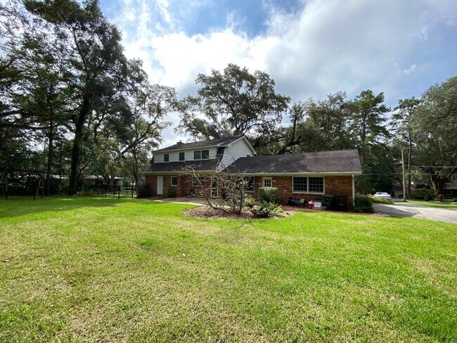 Building Photo - 910 Lothian Dr