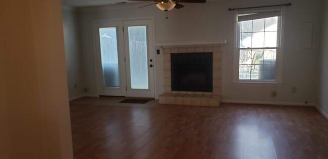 Family Room w/Fireplace - 4612 Stonebridge Ln
