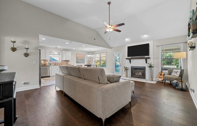 Foto del edificio - 2828 Russet Ridge Dr