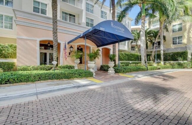 Building Photo - 802 W Windward Way