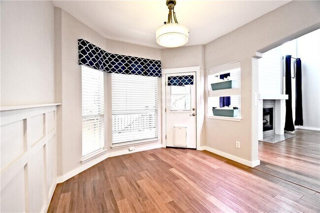Foto del edificio - 1005 Cashew Ln