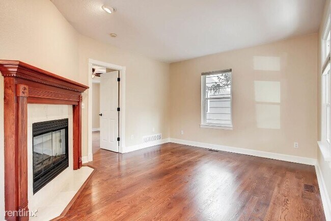 Foto del edificio - 3 br, 3 bath House - 1214 N El Paso St