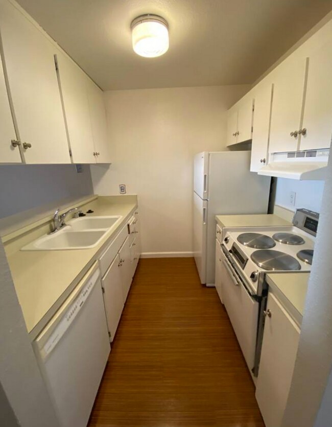 Building Photo - 376 Imperial Way
