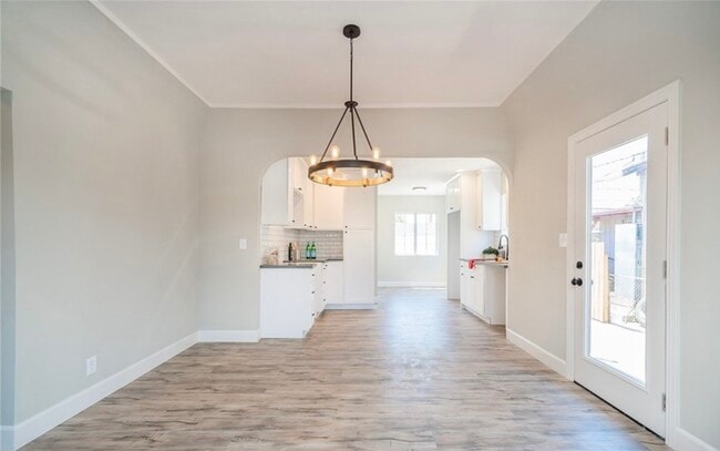Foto del edificio - 735 S Woods Ave