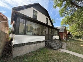 Building Photo - 1012 3rd Ave S