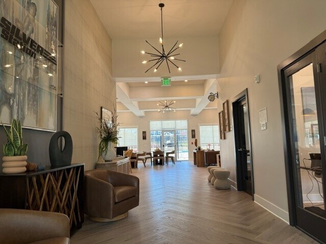 Entrada a la casa club - Silver Station Apartment Homes