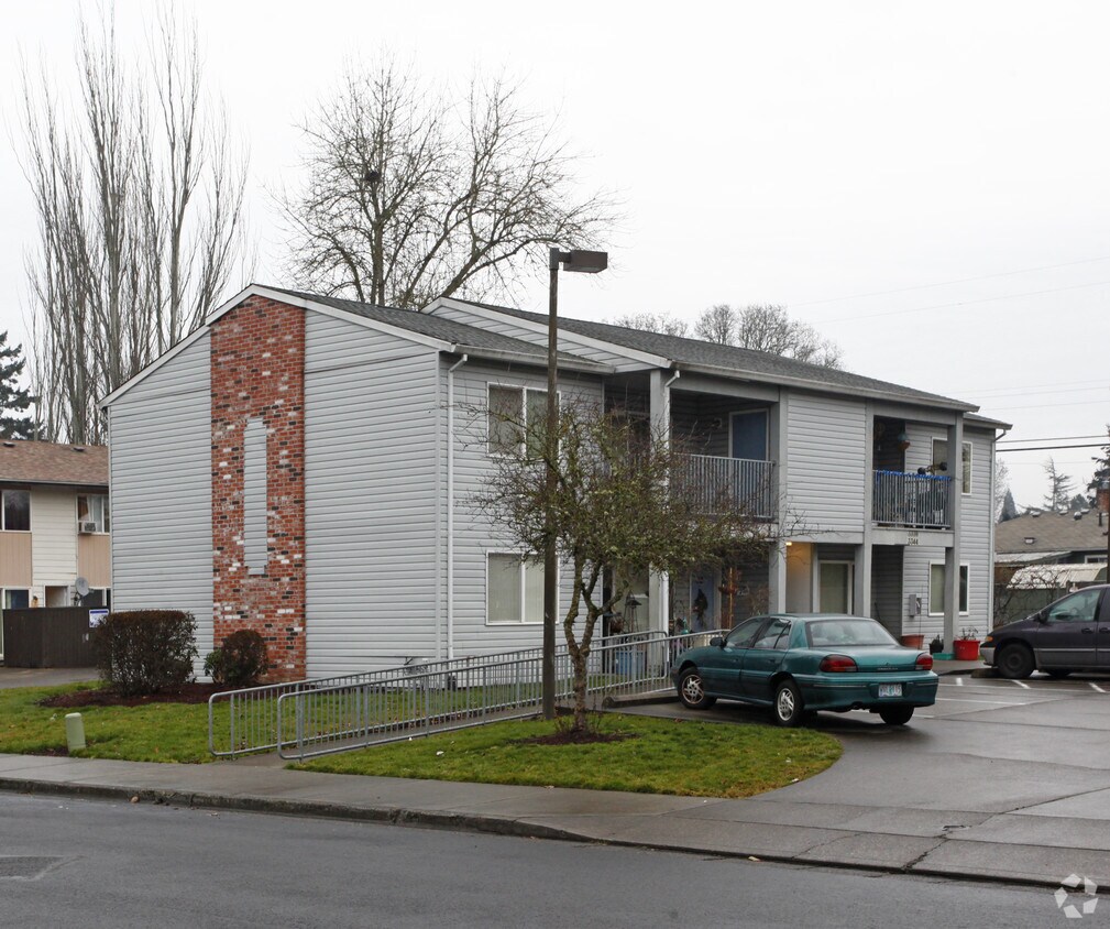 Building Photo - 3320-3374 SW 125th Ave