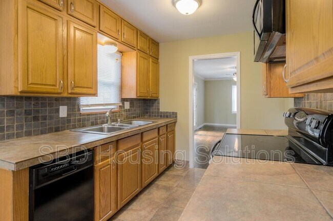 Foto del edificio - 2912 Englewood Terrace