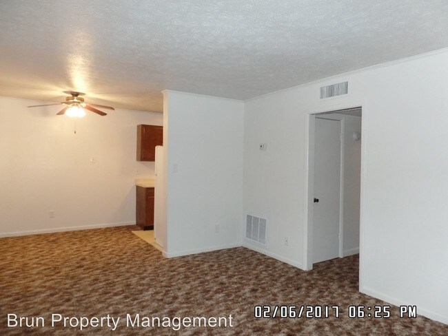 Building Photo - 609 E Inskip Dr