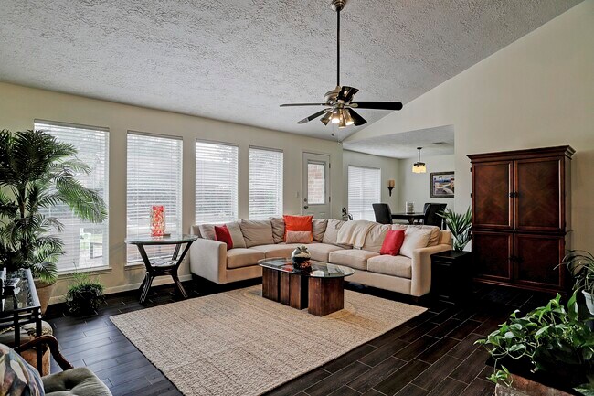 Building Photo - 14207 Wickersham Ln