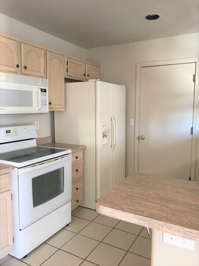 Kitchen - 7100 E Galaxy Way