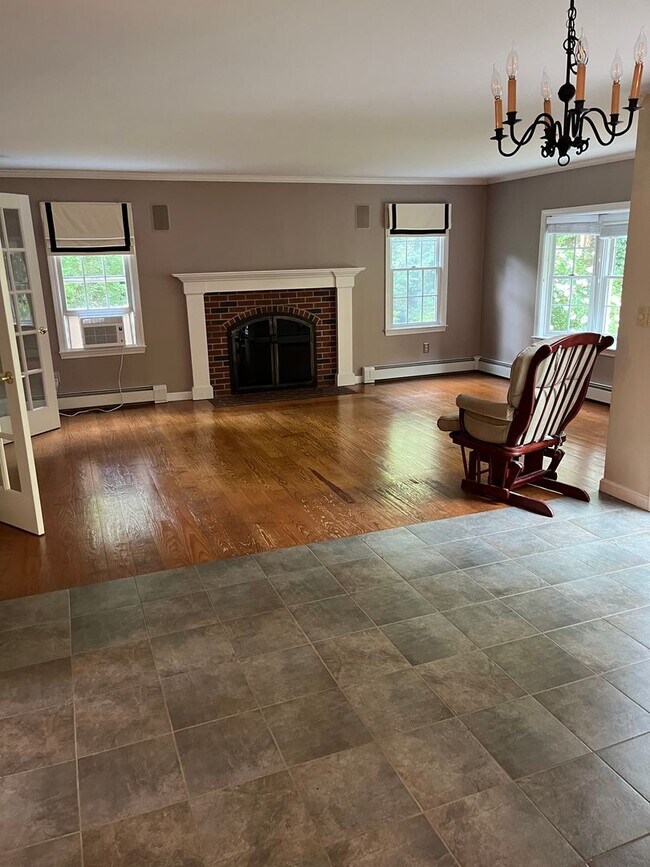 Foto del edificio - Executive 4 Br / 2.5 Ba Executive Colonial in Sandwich