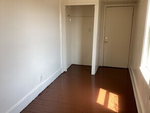 Building Photo - 769-771-771 W Windlake Ave