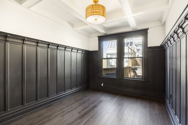 Building Photo - 558-560-560 Greenwich St