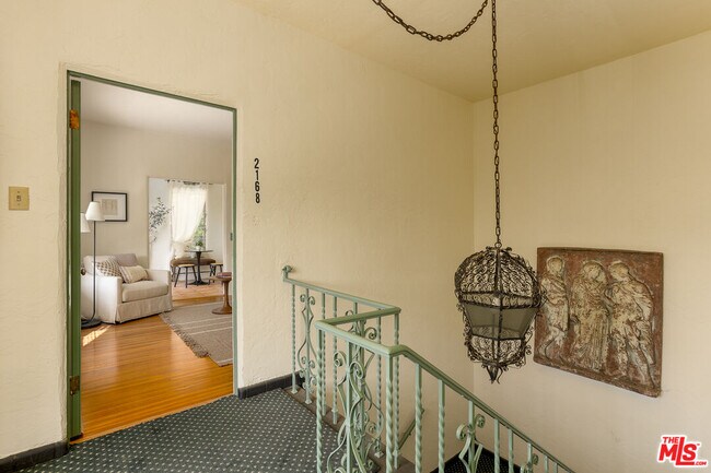 Foto del edificio - 2166 Beachwood Terrace