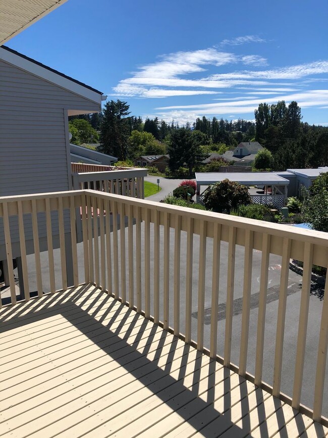 Building Photo - 925 SqFt, 2 Bed Condo in Coupeville, 20 Mi...