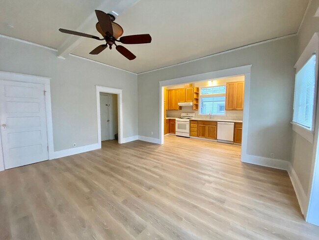 Building Photo - Charming 3BD Portland Bungalow!