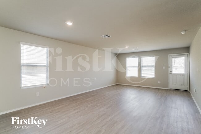 Building Photo - 9966 Sarrebourg St