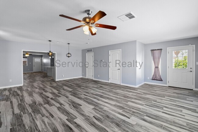Building Photo - 5440 W Saguaro Dr