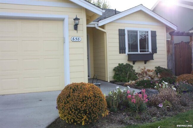 Building Photo - NW Redmond, 3 Bdrm, 2 Bath, All Appliances...