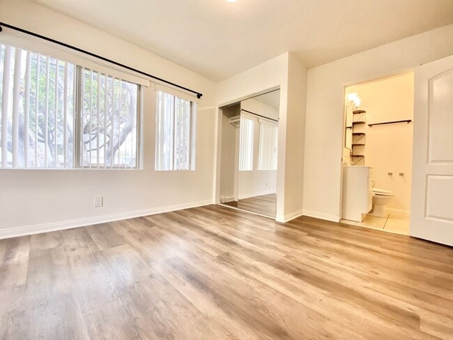 Foto del edificio - 2116-2118 E. Cesar Chavez Avenue