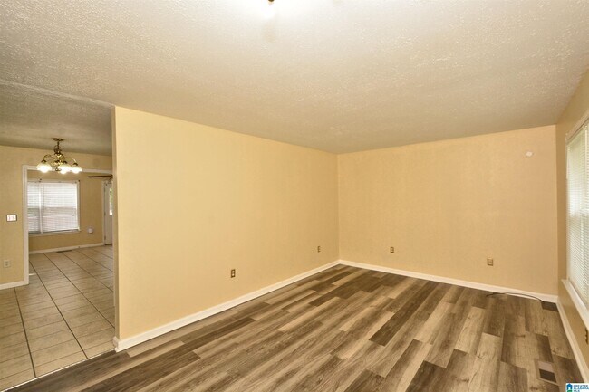 Building Photo - 1721 Maralyn Dr