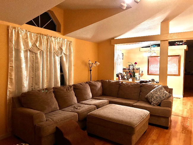 Building Photo - 545 Montego Dr SE