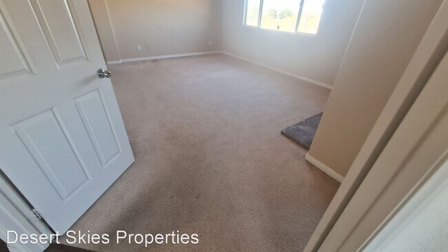 Building Photo - 4 br, 2.5 bath House - 45140 West View Dr