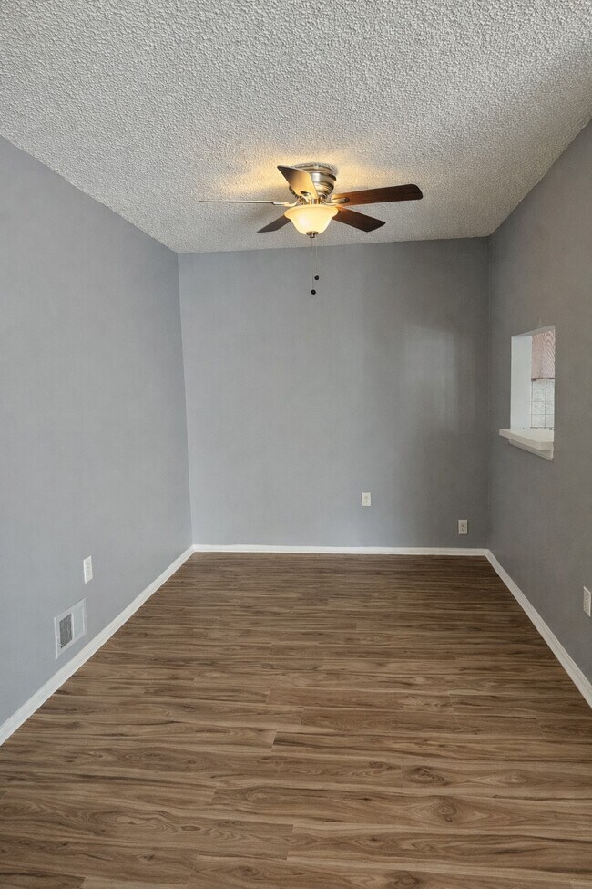 Foto del edificio - 215 Rachel Ct