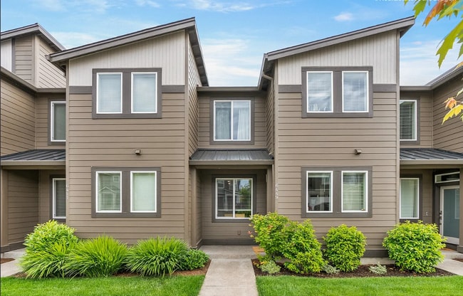 Building Photo - 6449 SE Genrosa St