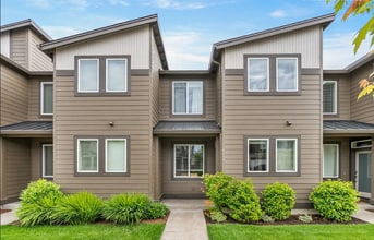 Building Photo - 6449 SE Genrosa St