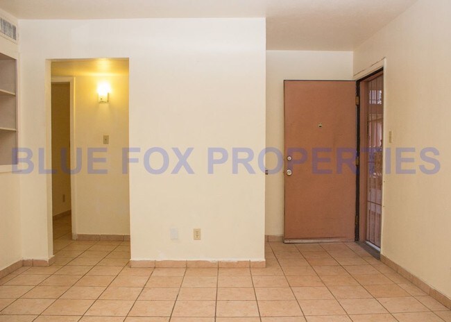 Building Photo - 1600 N Wilmot Rd