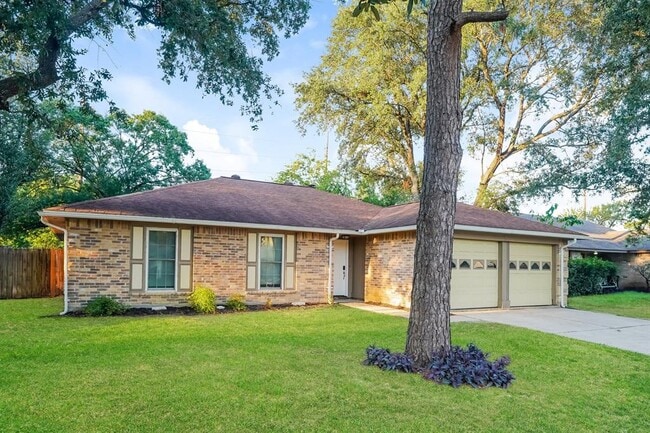 Foto del edificio - 13430 Piney Oaks Dr