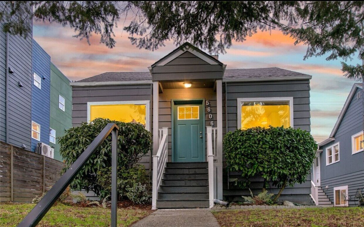 Foto principal - 5606 25th Ave SW