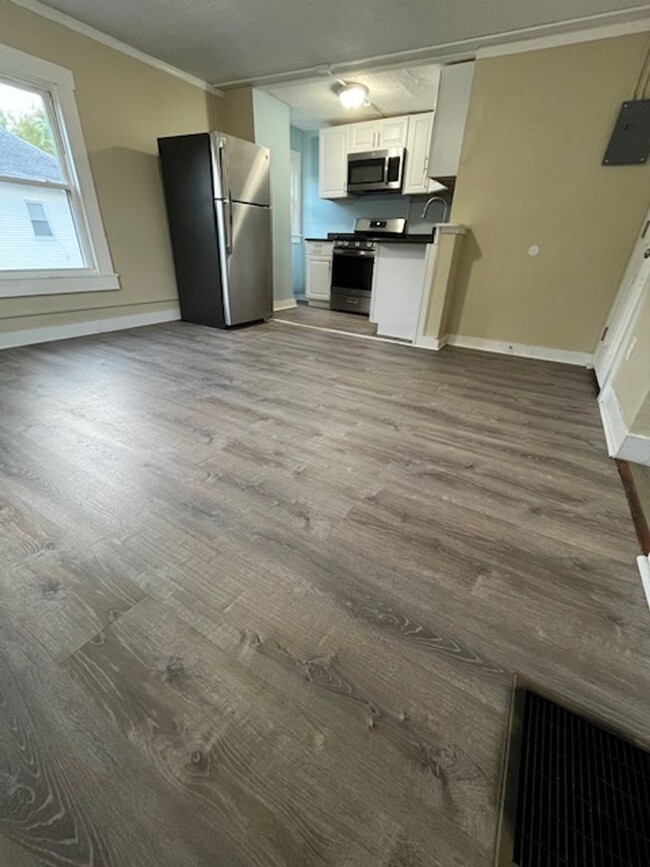 Building Photo - Gorgeous Studio Apartment in quiet Pittsfi...