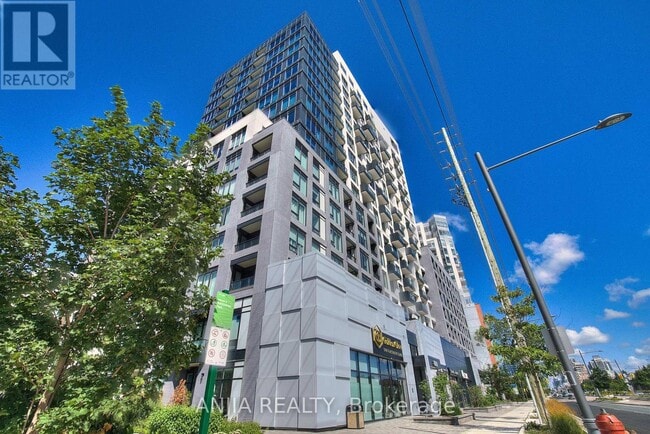 Building Photo - 8868 Yonge St