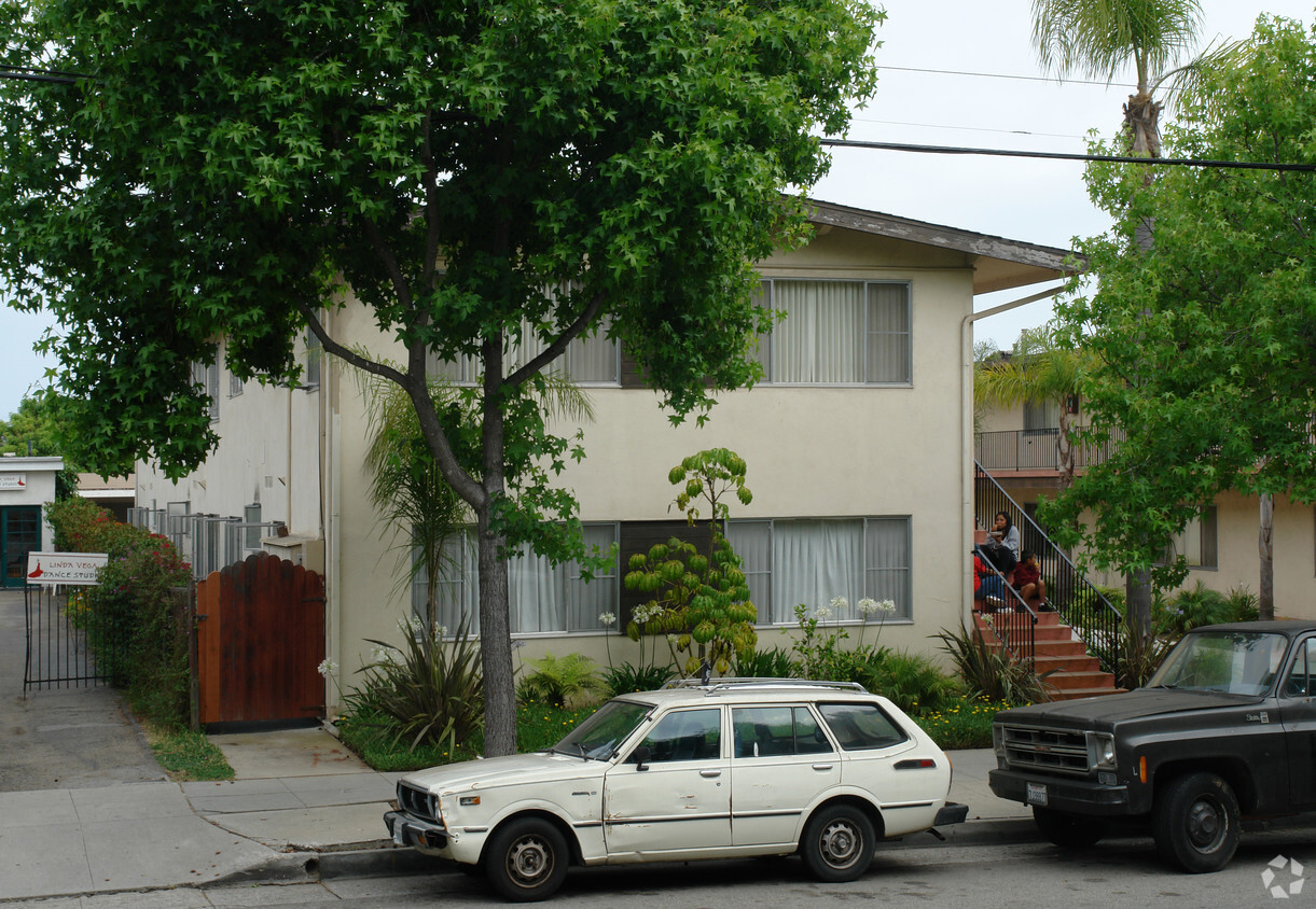 Primary Photo - 221 W Victoria St