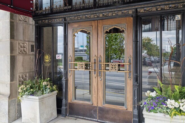 Building Photo - 728 W Jackson Blvd