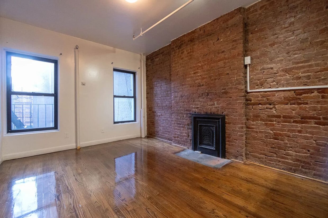 Primary Photo - 156 W 15th St